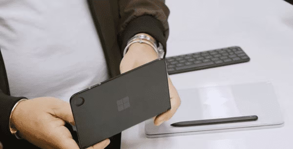 2022 年 6 月 Surface Duo 更新为双屏设备带来重大新功能